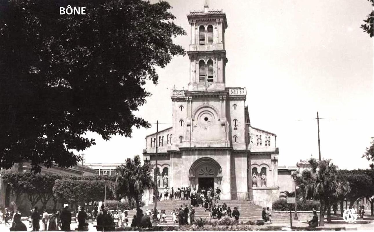 601- Bone - Sortie de l'eglise.jpg